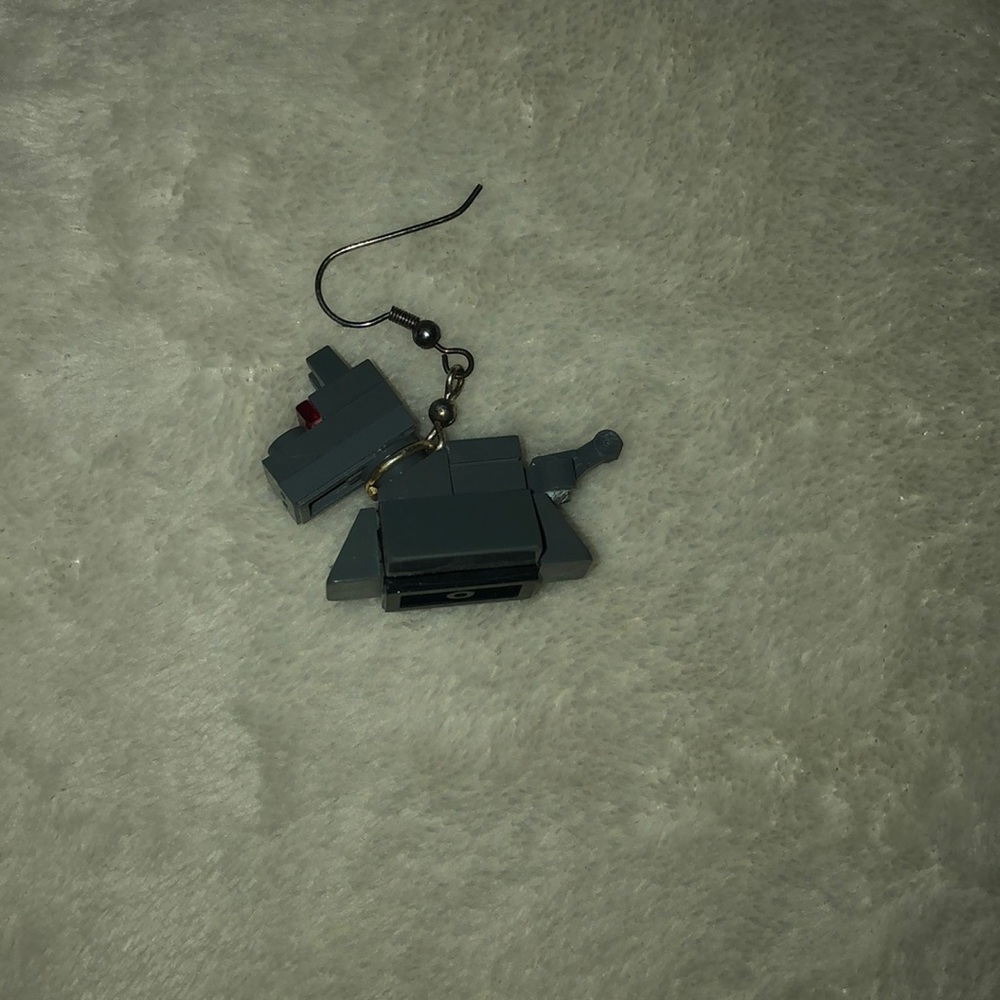 Single doctor who earring